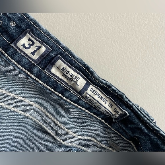 Miss Me Mid-Rise Boot Cut Denim Jeans with Rhinestone & Pearl Horse Shoe Pockets - Picture 3 of 9